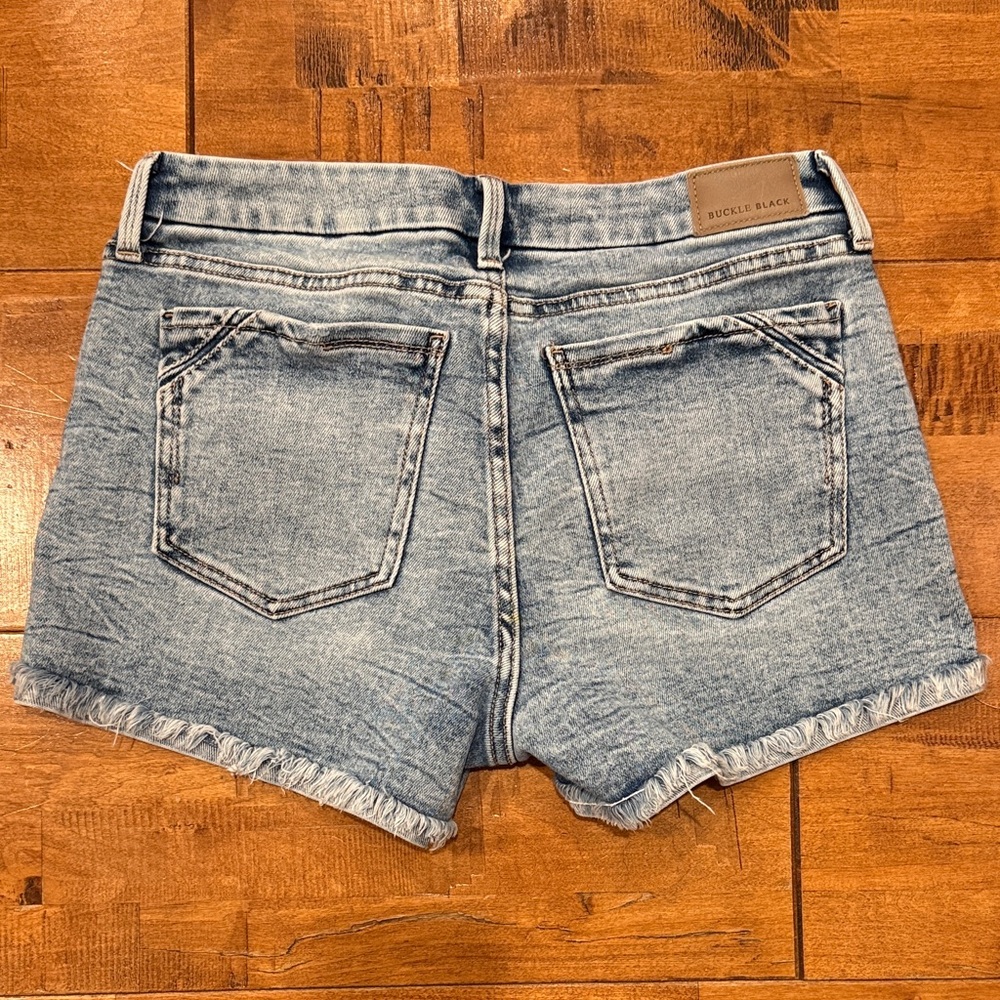 BUCKLE BLACK Light Wash Denim Shorts - Casual Women's Jean Shorts - Picture 3 of 6